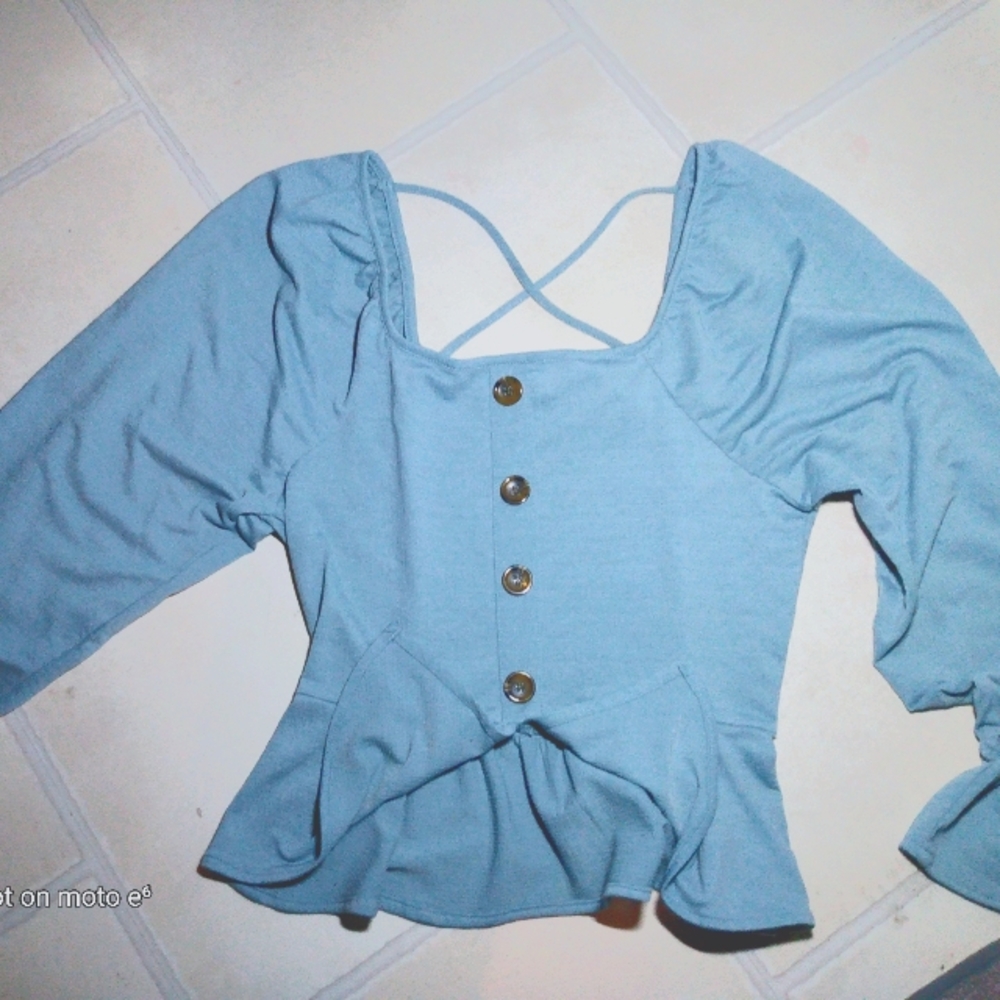 Cropped belly dressy shirt. Long/mid sleeves